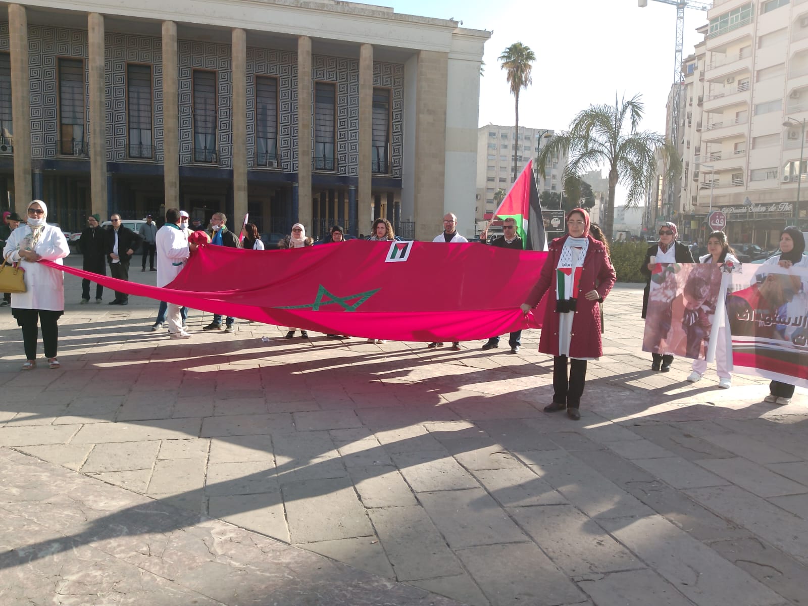 وقفة تضامية مع الشعب الفلسطيني في الساحة الإدارية بمكناس نظمها اتحاد الأطر الصحية بمكناس و النواحي وقفة تضامية مع الشعب الفلسطيني في الساحة الإدارية بمكناس نظمها اتحاد الأطر الصحية بمكناس و النواحي