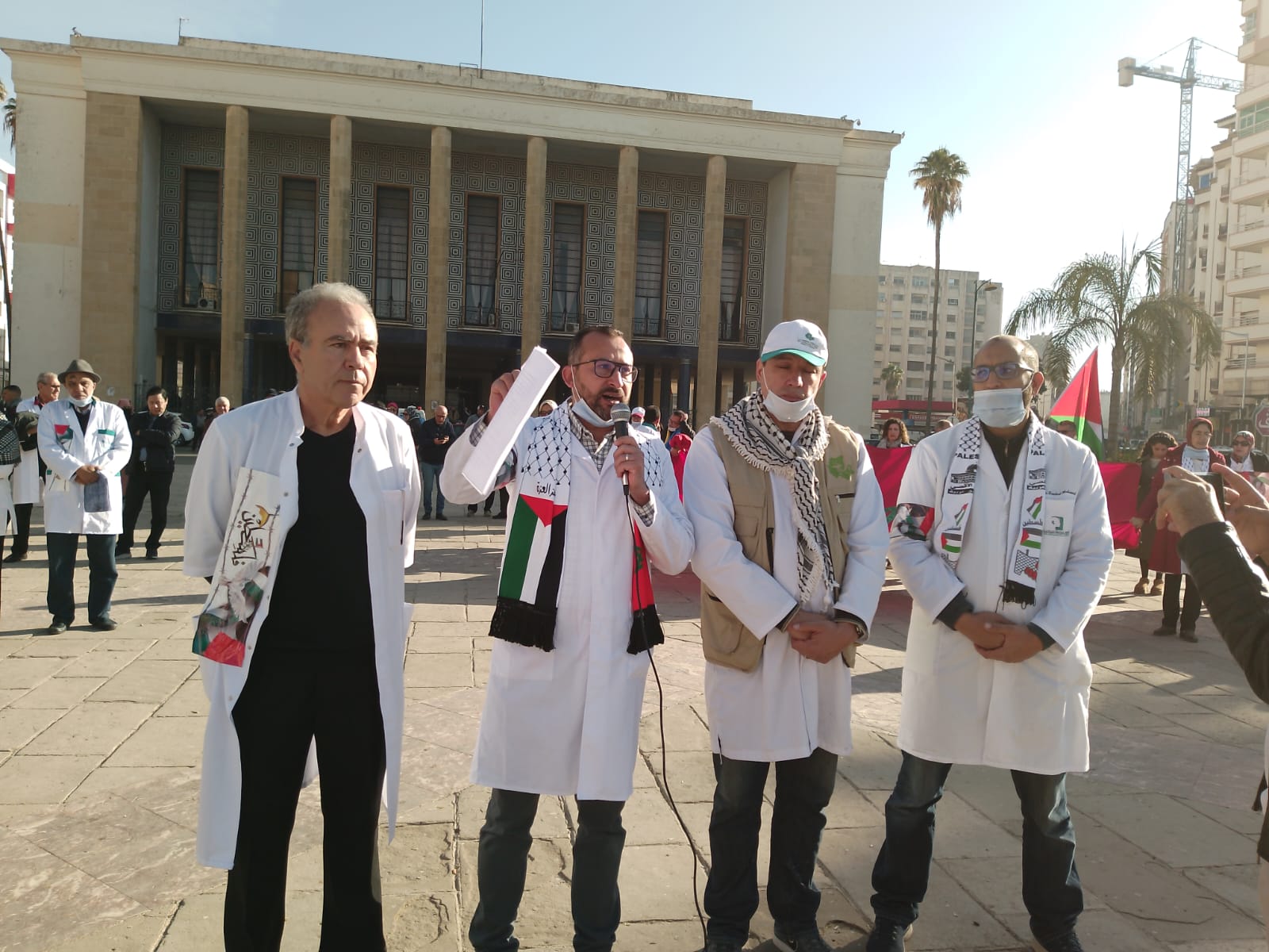 وقفة تضامية مع الشعب الفلسطيني في الساحة الإدارية بمكناس نظمها اتحاد الأطر الصحية بمكناس و النواحي وقفة تضامية مع الشعب الفلسطيني في الساحة الإدارية بمكناس نظمها اتحاد الأطر الصحية بمكناس و النواحي