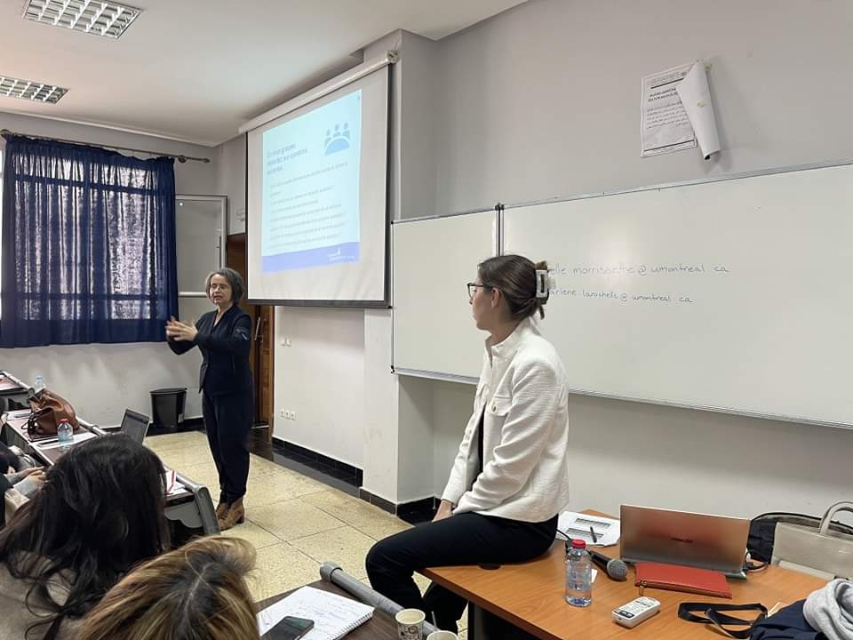 بحضور مهم للأساتذة والطلبة...المدرسة الوطنية للتجارة و التسيير بفاس تنظم ندوة دولية حول البحث النوعي