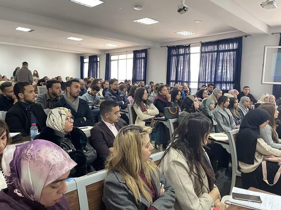 بحضور مهم للأساتذة والطلبة...المدرسة الوطنية للتجارة و التسيير بفاس تنظم ندوة دولية حول البحث النوعي