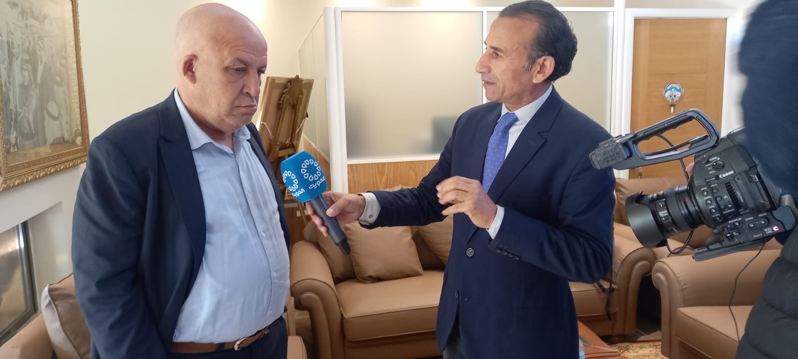 وفد من الفيدرالية المغربية لناشري الصحف برئاسة محتاث الرقاص يقدم التعازي للسفير ومسؤولي السفارة في وفاة أمير دولة الكويت. وفد من الفيدرالية المغربية لناشري الصحف برئاسة محتاث الرقاص يقدم التعازي للسفير ومسؤولي السفارة في وفاة أمير دولة الكويت.