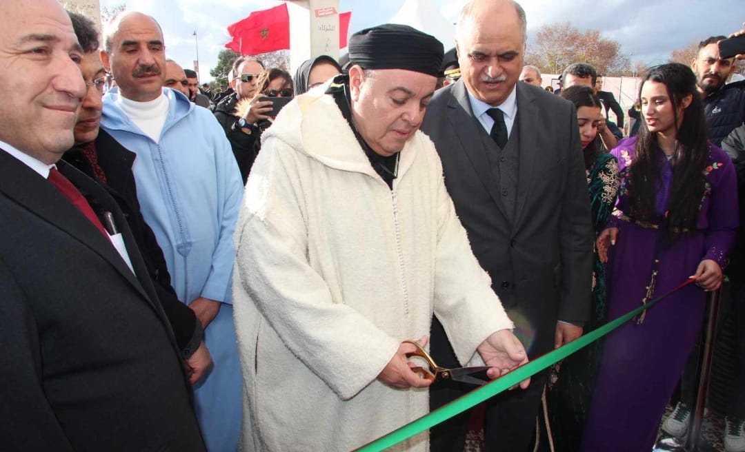 والي جهة فاس مكناس سعيد زنيبر  ورئيس غرفة الصناعة التقليدية لجهة فاس مكناس الاستاد عبدالمالك البوطيين يفتتحان النسخة الثانية لمعرض الجلد المنظم بمدينة فاس