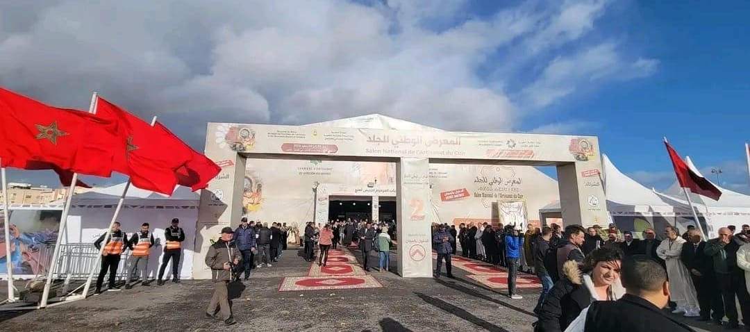 والي جهة فاس مكناس سعيد زنيبر ورئيس غرفة الصناعة التقليدية لجهة فاس مكناس الاستاد عبدالمالك البوطيين يفتتحان النسخة الثانية لمعرض الجلد المنظم بمدينة فاس والي جهة فاس مكناس سعيد زنيبر ورئيس غرفة الصناعة التقليدية لجهة فاس مكناس الاستاد عبدالمالك البوطيين يفتتحان النسخة الثانية لمعرض الجلد المنظم بمدينة فاس