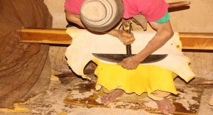 والي جهة فاس مكناس سعيد زنيبر ورئيس غرفة الصناعة التقليدية لجهة فاس مكناس الاستاد عبدالمالك البوطيين يفتتحان النسخة الثانية لمعرض الجلد المنظم بمدينة فاس والي جهة فاس مكناس سعيد زنيبر ورئيس غرفة الصناعة التقليدية لجهة فاس مكناس الاستاد عبدالمالك البوطيين يفتتحان النسخة الثانية لمعرض الجلد المنظم بمدينة فاس