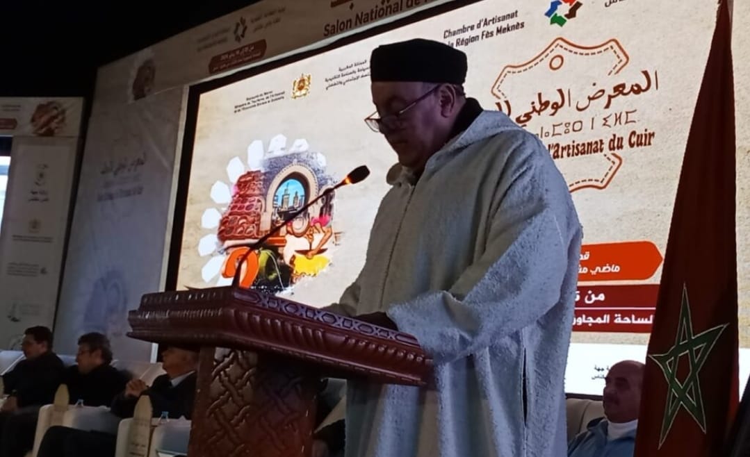 والي جهة فاس مكناس سعيد زنيبر ورئيس غرفة الصناعة التقليدية لجهة فاس مكناس الاستاد عبدالمالك البوطيين يفتتحان النسخة الثانية لمعرض الجلد المنظم بمدينة فاس والي جهة فاس مكناس سعيد زنيبر ورئيس غرفة الصناعة التقليدية لجهة فاس مكناس الاستاد عبدالمالك البوطيين يفتتحان النسخة الثانية لمعرض الجلد المنظم بمدينة فاس