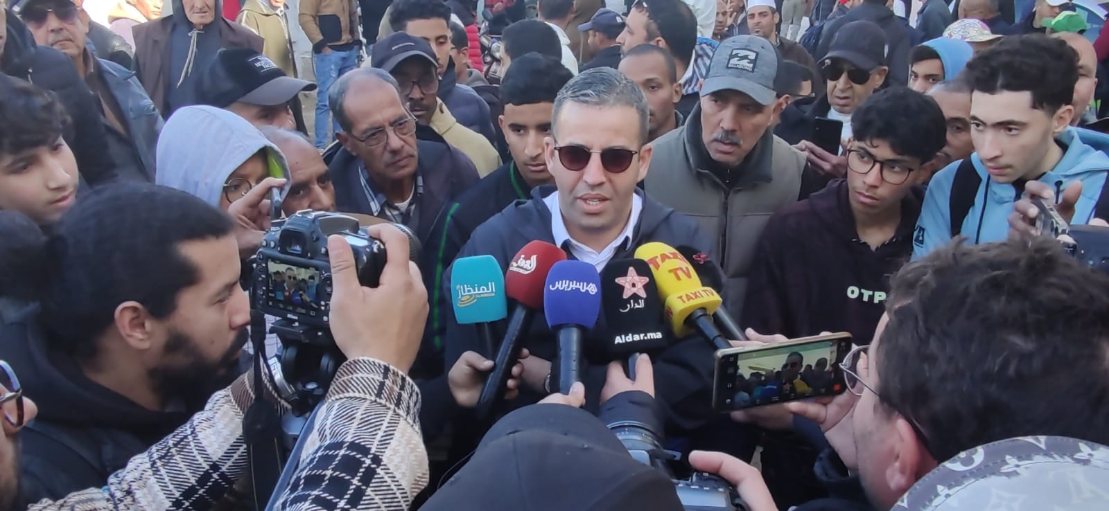 أمين عدلي لاعب المنتخب الوطني يودع والدته إلى متواها الأخير بمكناس أمين عدلي لاعب المنتخب الوطني يودع والدته إلى متواها الأخير بمكناس