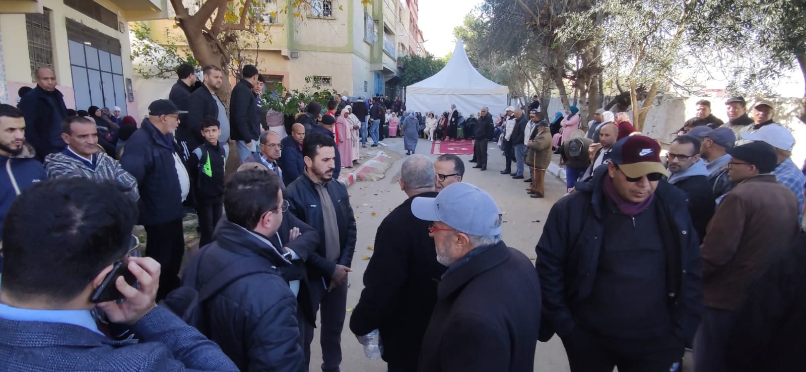 أمين عدلي لاعب المنتخب الوطني يودع والدته إلى متواها الأخير بمكناس أمين عدلي لاعب المنتخب الوطني يودع والدته إلى متواها الأخير بمكناس