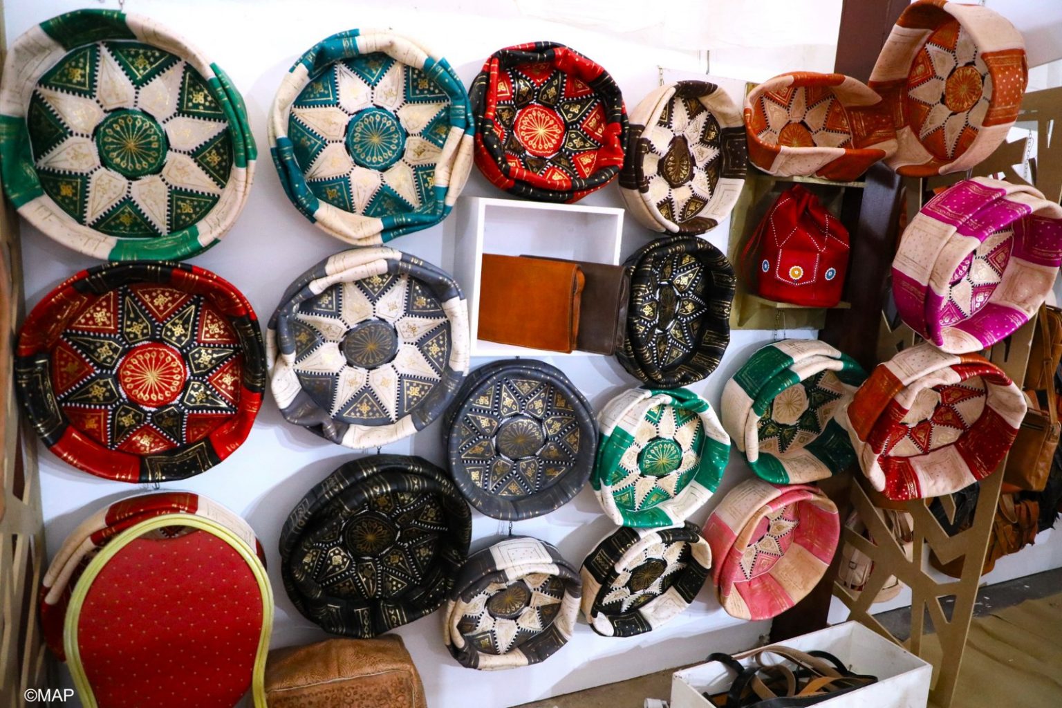 فاس .. الدعوة إلى الحفاظ على الهوية التاريخية لقطاع الجلد وإبراز المساهمة القوية للصناع التقليديين في الحركة الوطنية