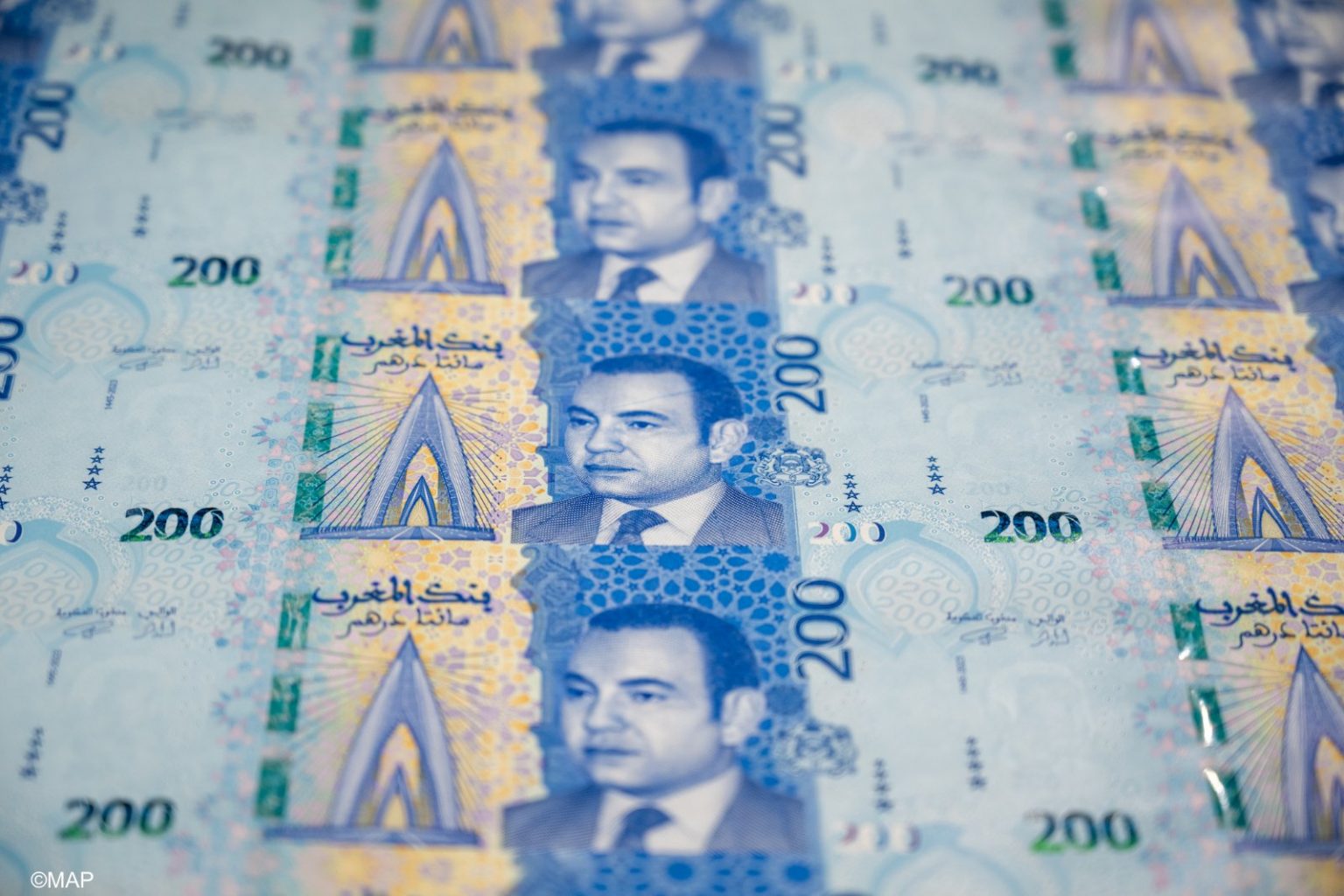 الورقة البنكية الجديدة من فئة 200 درهم تعكس التنمية الاقتصادية والصناعية للمغرب (مدير دار السكة)