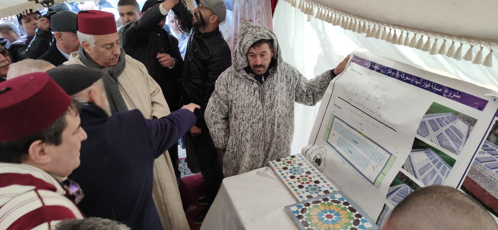 تخليدا للذكرى 80 لتقديم وثيقة المطالبة بالاستقلال مصطفى لكثير يترأس حفلا بالمناسبة ويشرف على اطلاق إسم أحد الوطنيين على شارع بالعاصمة الإسماعيلية مكناس. تخليدا للذكرى 80 لتقديم وثيقة المطالبة بالاستقلال مصطفى لكثير يترأس حفلا بالمناسبة ويشرف على اطلاق إسم أحد الوطنيين على شارع بالعاصمة الإسماعيلية مكناس.