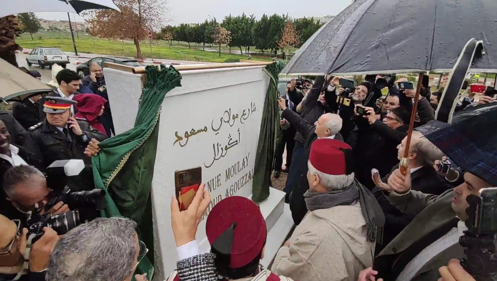 تخليدا للذكرى 80 لتقديم وثيقة المطالبة بالاستقلال مصطفى لكثير يترأس حفلا بالمناسبة ويشرف على اطلاق إسم أحد الوطنيين على شارع بالعاصمة الإسماعيلية مكناس. تخليدا للذكرى 80 لتقديم وثيقة المطالبة بالاستقلال مصطفى لكثير يترأس حفلا بالمناسبة ويشرف على اطلاق إسم أحد الوطنيين على شارع بالعاصمة الإسماعيلية مكناس.