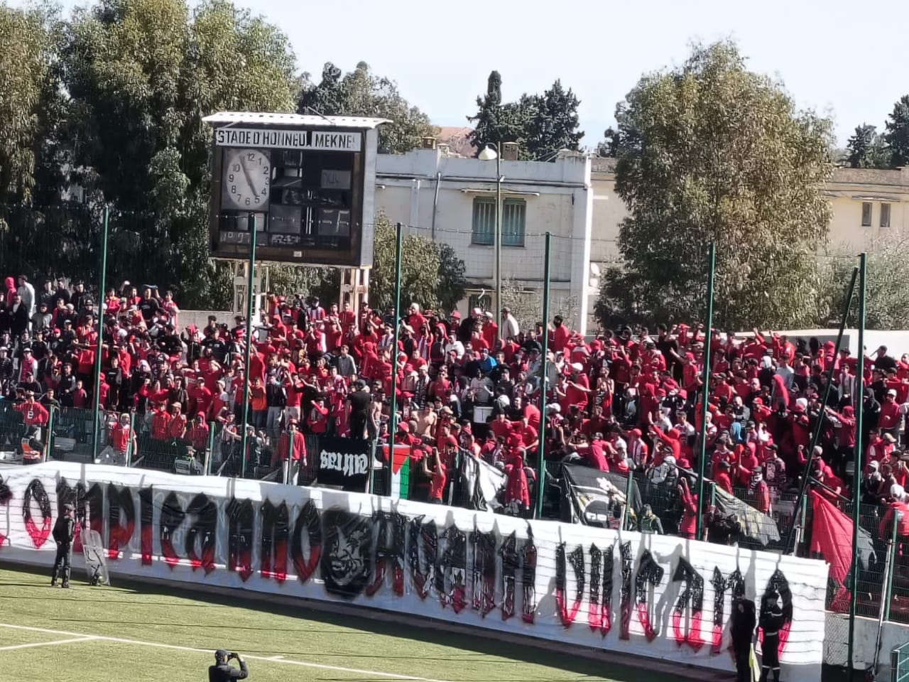 النادي المكناسي يفوز على الاتفاق الرياضي المراكشي بهدف فريد. النادي المكناسي يفوز على الاتفاق الرياضي المراكشي بهدف فريد.