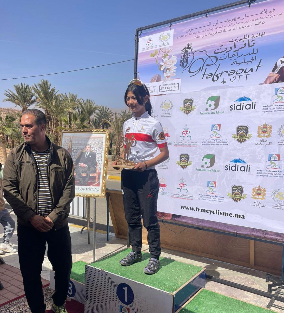 تافراوت/ الدراجة الجبلية المغربية تنظم للاول مرة سباقا بالمدينة والنواحي مساهمة منها التعريف بالمؤهلات الطبيعية والثقافية والجغرافية للمنطقة. تافراوت/ الدراجة الجبلية المغربية تنظم للاول مرة سباقا بالمدينة والنواحي مساهمة منها التعريف بالمؤهلات الطبيعية والثقافية والجغرافية للمنطقة.