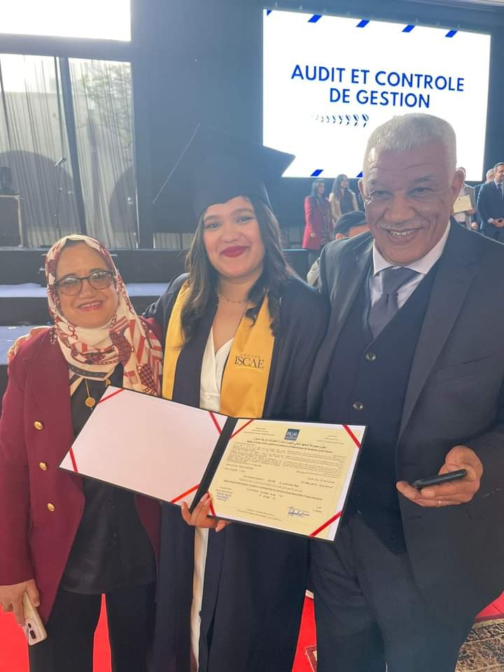 تهنئة لعائلة الكوعرة بمناسبة تخرج وصال الكوعرة من المعهد العالي للتجارة و إدارة المقاولات