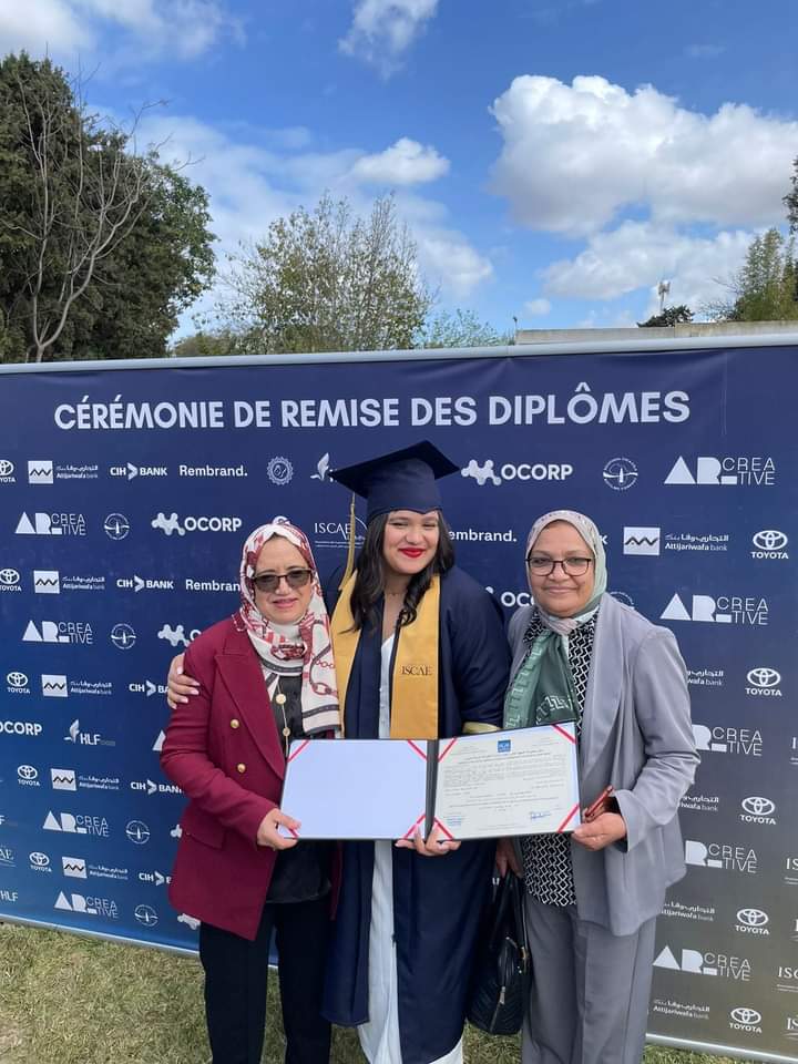 تهنئة لعائلة الكوعرة بمناسبة تخرج وصال الكوعرة من المعهد العالي للتجارة و إدارة المقاولات