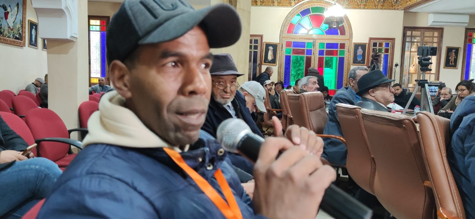 في ندوة صحفية..الدكتور عبدالمالك البوطيين رئيس غرفة الصناعة التقليدية بجهة فاس مكناس يسلط الضوء على مستجدات الدورة الخامسة للمعرض الدولي للخشب الدي ستحتضنه العاصمة الاسماعيلية مكناس من فاتح مارس الى غاية العاشر منه