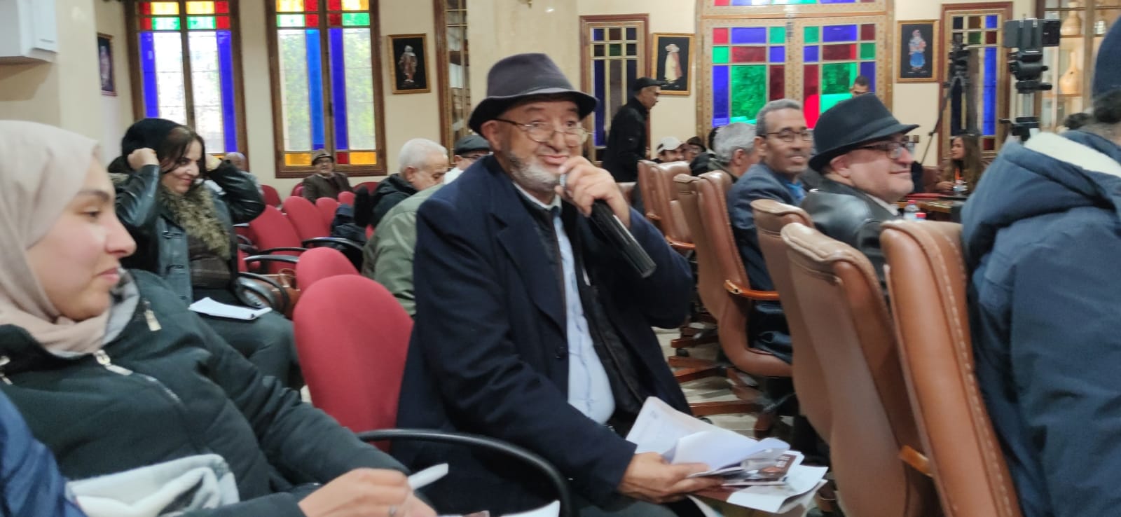 في ندوة صحفية..الدكتور عبدالمالك البوطيين رئيس غرفة الصناعة التقليدية بجهة فاس مكناس يسلط الضوء على مستجدات الدورة الخامسة للمعرض الدولي للخشب الدي ستحتضنه العاصمة الاسماعيلية مكناس من فاتح مارس الى غاية العاشر منه