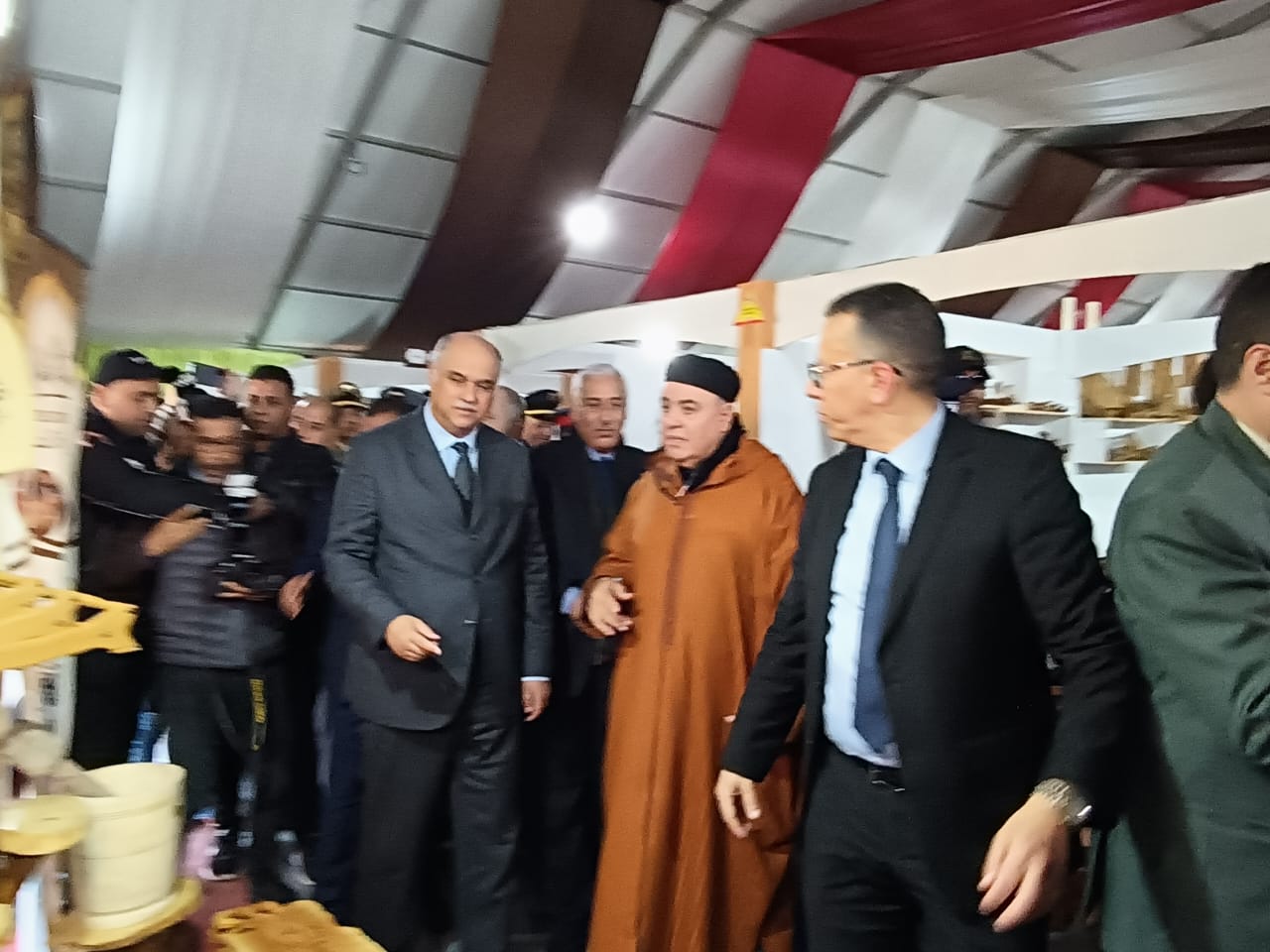 والي جهة فاس مكناس وعامل عمالة مكناس يشرفان على افتتاح فعاليات الدورة الخامسة من المعرض الدولي للخشب والي جهة فاس مكناس وعامل عمالة مكناس يشرفان على افتتاح فعاليات الدورة الخامسة من المعرض الدولي للخشب