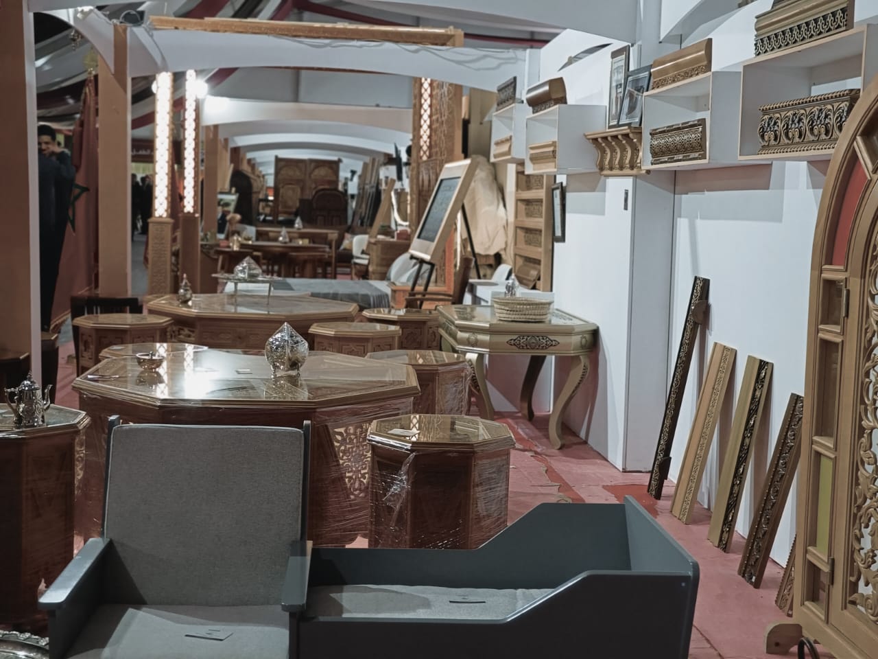 فعاليات النسخة 5 لمعرض الخشب تتواصل بمكناس عبد المالك البوطيين :التوجه نحو معارض موضوعاتية متخصصة ، إضافة نوعية في مجال تسويق وتثمين منتجات الصناعة التقليدية والخشب على وجه الخصوص فعاليات النسخة 5 لمعرض الخشب تتواصل بمكناس عبد المالك البوطيين :التوجه نحو معارض موضوعاتية متخصصة ، إضافة نوعية في مجال تسويق وتثمين منتجات الصناعة التقليدية والخشب على وجه الخصوص