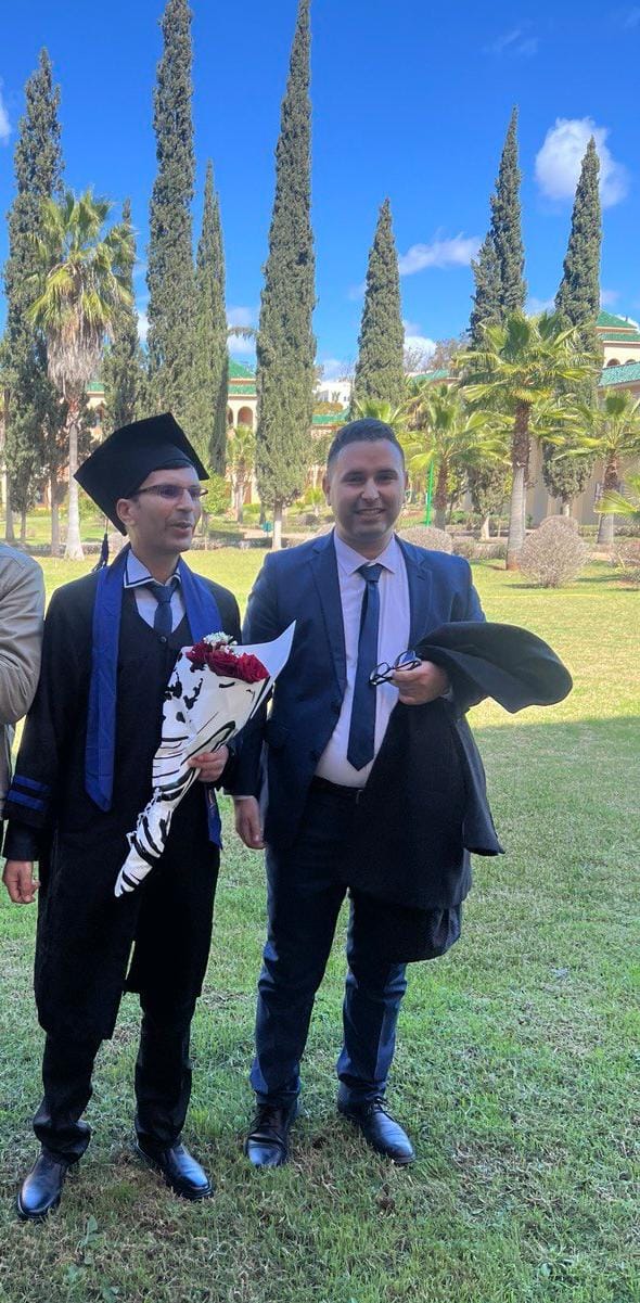 إبن وزان ابراهيم الغماري ينال شهادة الدكتوراه بميزة مشرف جدا في الكيمياء والفيزياء والعلوم الطبية مع تهنئة اللجنة العلمية. إبن وزان ابراهيم الغماري ينال شهادة الدكتوراه بميزة مشرف جدا في الكيمياء والفيزياء والعلوم الطبية مع تهنئة اللجنة العلمية.