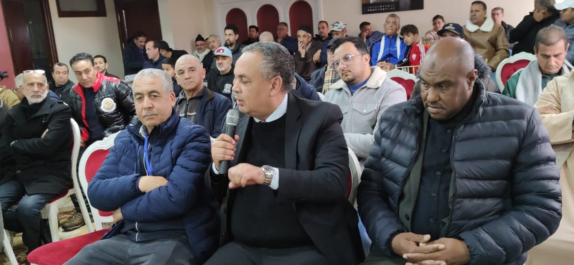 إعلاميون أكاديميون وفاعلون رياضيون ومنتخبون ومجتمع مدني يناقشون الوضع الرياضي والاعلامي ويقترحون الحلول بمكناس إعلاميون أكاديميون وفاعلون رياضيون ومنتخبون ومجتمع مدني يناقشون الوضع الرياضي والاعلامي ويقترحون الحلول بمكناس