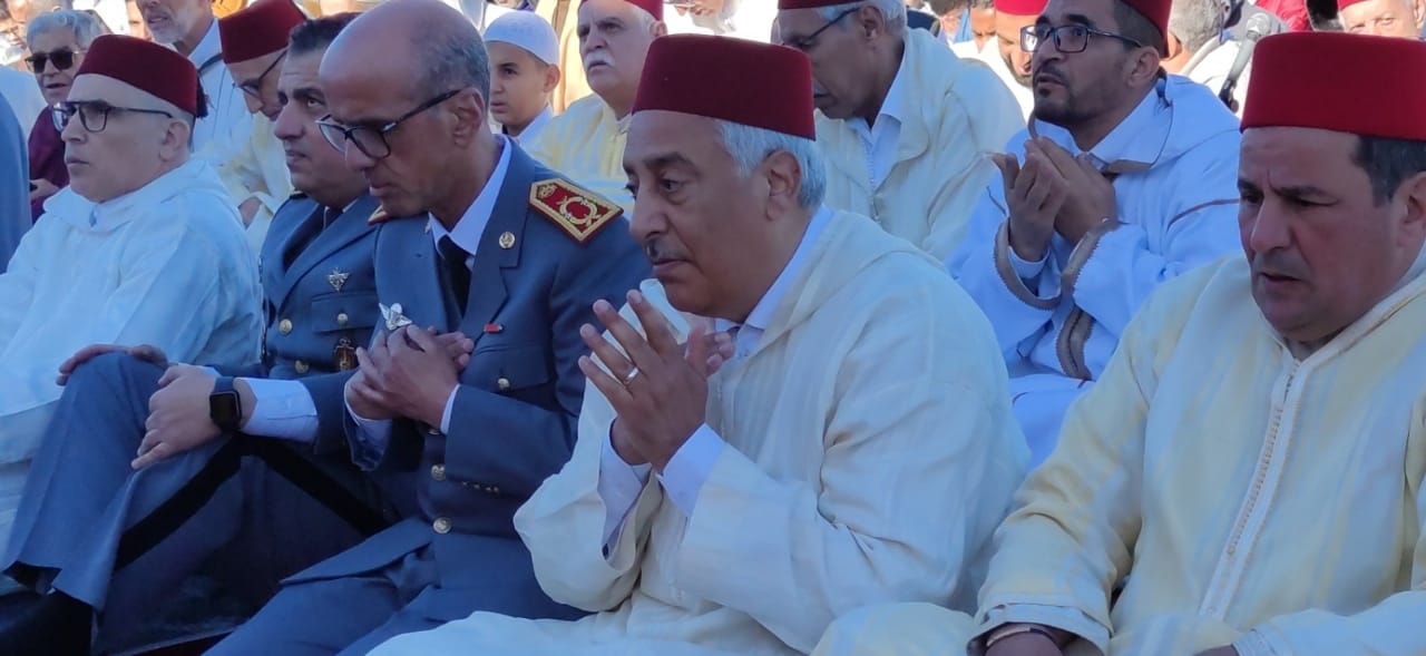 عامل عمالة مكناس يؤدي صلاة عيد الفطر بمصلى المنظر الجميل عامل عمالة مكناس يؤدي صلاة عيد الفطر بمصلى المنظر الجميل