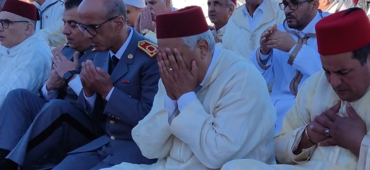 عامل عمالة مكناس يؤدي صلاة عيد الفطر بمصلى المنظر الجميل عامل عمالة مكناس يؤدي صلاة عيد الفطر بمصلى المنظر الجميل