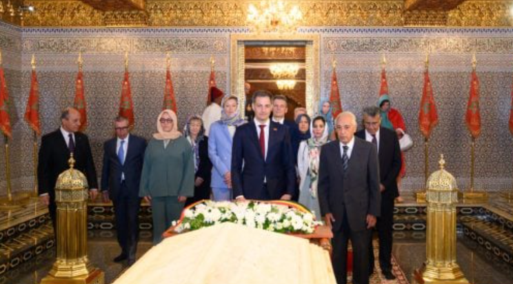 رئيس الوزراء البلجيكي يزور ضريح محمد الخامس رئيس الوزراء البلجيكي يزور ضريح محمد الخامس