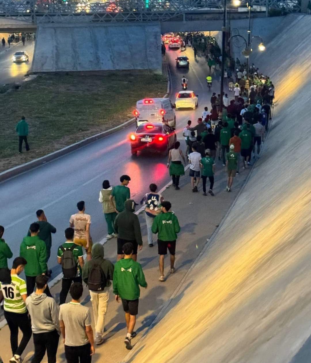 الكوديم يضرب بقوة في قلب وجدة ويعود بفوز مستحق. الكوديم يضرب بقوة في قلب وجدة ويعود بفوز مستحق.