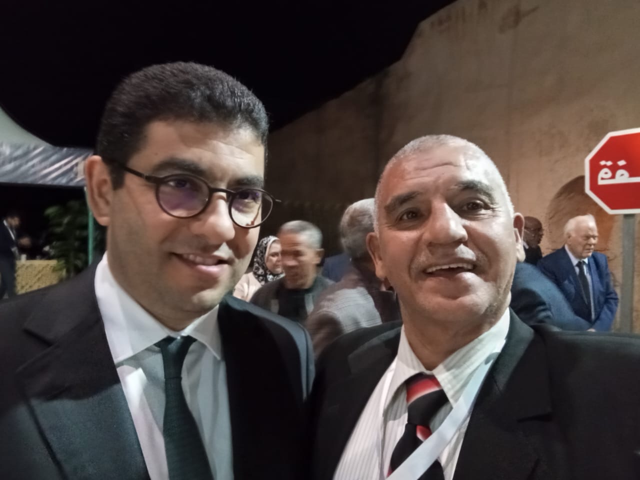 ترأسها الأمير مولاي رشيد.. الملك يقيم مأدبة عشاء على شرف المشاركين بمعرض مكناس ترأسها الأمير مولاي رشيد.. الملك يقيم مأدبة عشاء على شرف المشاركين بمعرض مكناس