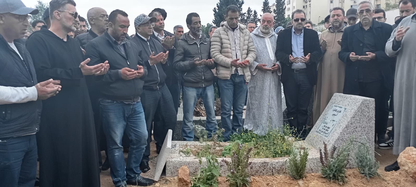 جنازة والد أحمد طاهري تؤلف بين مختلف أطياف القوى السياسية بمكناس وأبناء العاصمة الإسماعيلية يلتئمون في محفل لمواسات عائلة الطاهري جنازة والد أحمد طاهري تؤلف بين مختلف أطياف القوى السياسية بمكناس وأبناء العاصمة الإسماعيلية يلتئمون في محفل لمواسات عائلة الطاهري