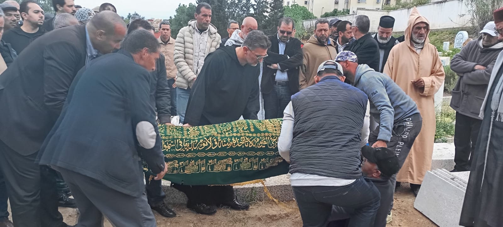 جنازة والد أحمد طاهري تؤلف بين مختلف أطياف القوى السياسية بمكناس     وأبناء العاصمة الإسماعيلية يلتئمون في محفل لمواسات  عائلة الطاهري