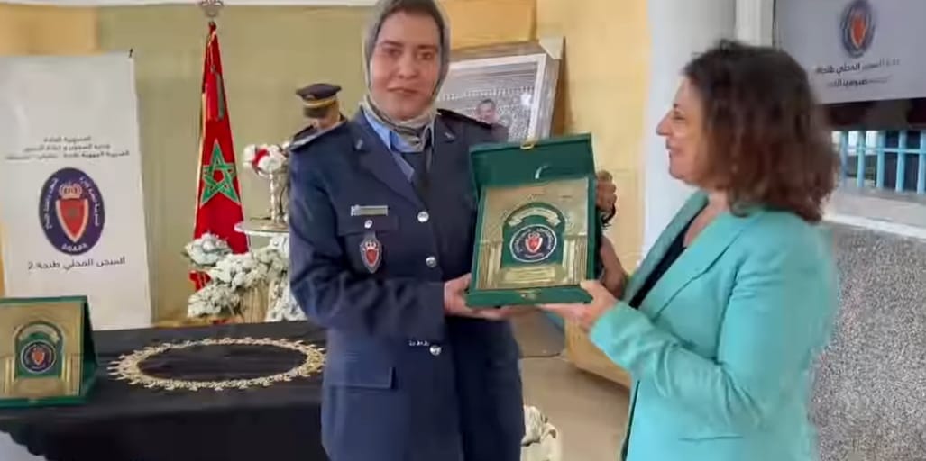 إدارة السجن المحلي بطنجة تشيد بخدمات موظفي المؤسستين السجنيتين طنجة 1 و2 وتكرم المتميزين منهم والمحالين على التقاعد إدارة السجن المحلي بطنجة تشيد بخدمات موظفي المؤسستين السجنيتين طنجة 1 و2 وتكرم المتميزين منهم والمحالين على التقاعد