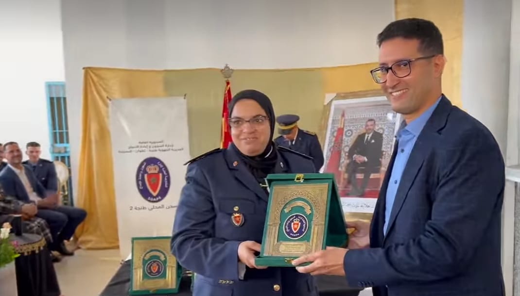 إدارة السجن المحلي بطنجة تشيد بخدمات موظفي المؤسستين السجنيتين طنجة 1 و2 وتكرم المتميزين منهم والمحالين على التقاعد إدارة السجن المحلي بطنجة تشيد بخدمات موظفي المؤسستين السجنيتين طنجة 1 و2 وتكرم المتميزين منهم والمحالين على التقاعد