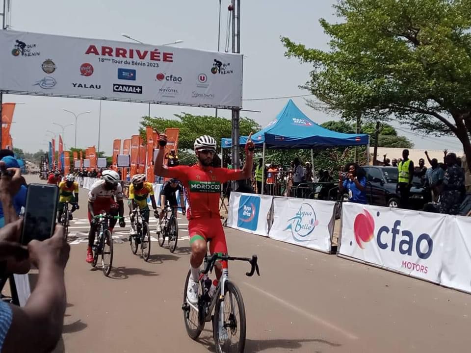 دراجات / طواف البنين 2024 المرحلة الخامسة والاخيرة: تتويج مغربي مزدوج فرديا وحسب الفرق. دراجات / طواف البنين 2024 المرحلة الخامسة والاخيرة: تتويج مغربي مزدوج فرديا وحسب الفرق.