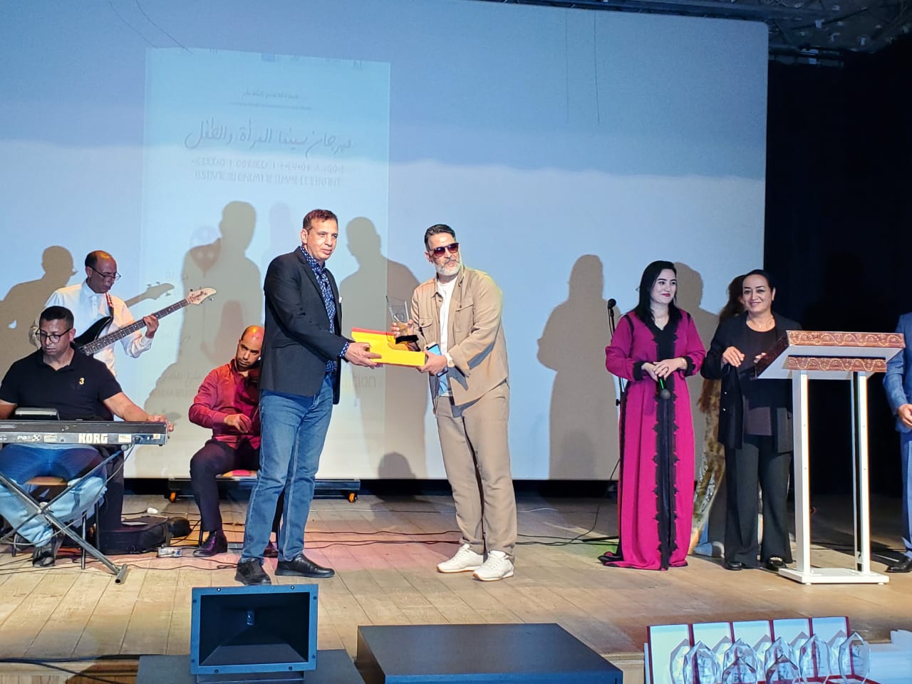 تتويج “ذاكرة النسيان” كأفضل فيلم سينمائي قصير بمهرجان سينما المرأة والطفل بمشرع بلقصيري تتويج “ذاكرة النسيان” كأفضل فيلم سينمائي قصير بمهرجان سينما المرأة والطفل بمشرع بلقصيري