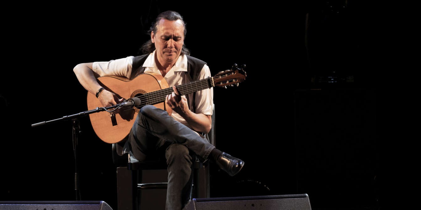 الدورة 27 لمهرجان الموسيقى العالمية العريقة لفاس سحر وروعة الفنان فيسنتي أميغو، أستاذ فن الفلامينكو، يخترقان ساحة باب الماكينة الدورة 27 لمهرجان الموسيقى العالمية العريقة لفاس سحر وروعة الفنان فيسنتي أميغو، أستاذ فن الفلامينكو، يخترقان ساحة باب الماكينة