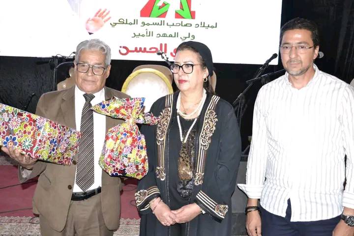 الرابطة الوطنية لمقاولات النقل الطرقي بالمغرب تكرم بمكناس وجوه إعلامية وفنية    في ذكرى ميلاد ولي العهد