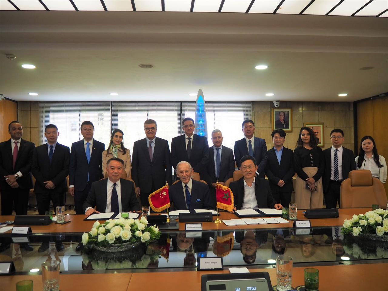 التوقيع على اتفاقيات مشروعين صينيين باستثمار يناهز 910 مليون دولار بمدينة 