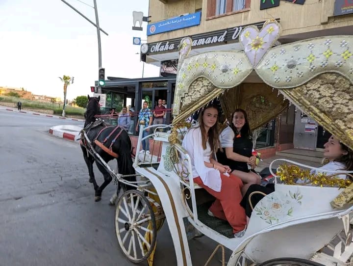 رئيس وأعضاء المنظمة المغربية للطفولة والشباب بمكناس يستقبلون طلبة من كلية السياسة التطبيقية بجامعة Sherbrooke رئيس وأعضاء المنظمة المغربية للطفولة والشباب بمكناس يستقبلون طلبة من كلية السياسة التطبيقية بجامعة Sherbrooke