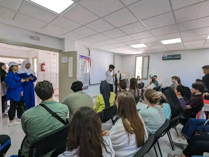 رئيس وأعضاء المنظمة المغربية للطفولة والشباب بمكناس يستقبلون طلبة من كلية السياسة التطبيقية بجامعة Sherbrooke رئيس وأعضاء المنظمة المغربية للطفولة والشباب بمكناس يستقبلون طلبة من كلية السياسة التطبيقية بجامعة Sherbrooke