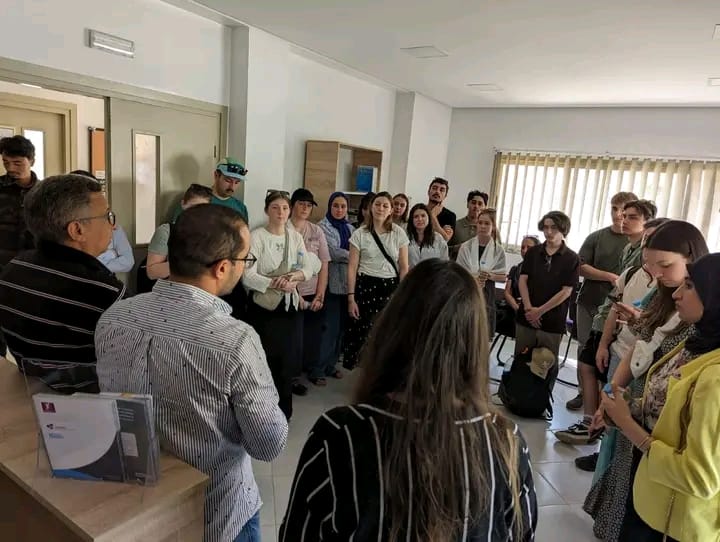 رئيس المنظمة المغربية للطفولة والشباب يستقبل طلبة من كلية السياسة التطبيقية بجامعة sherbrooke، بمقر المنظمة بمكناس. رئيس المنظمة المغربية للطفولة والشباب يستقبل طلبة من كلية السياسة التطبيقية بجامعة sherbrooke، بمقر المنظمة بمكناس.