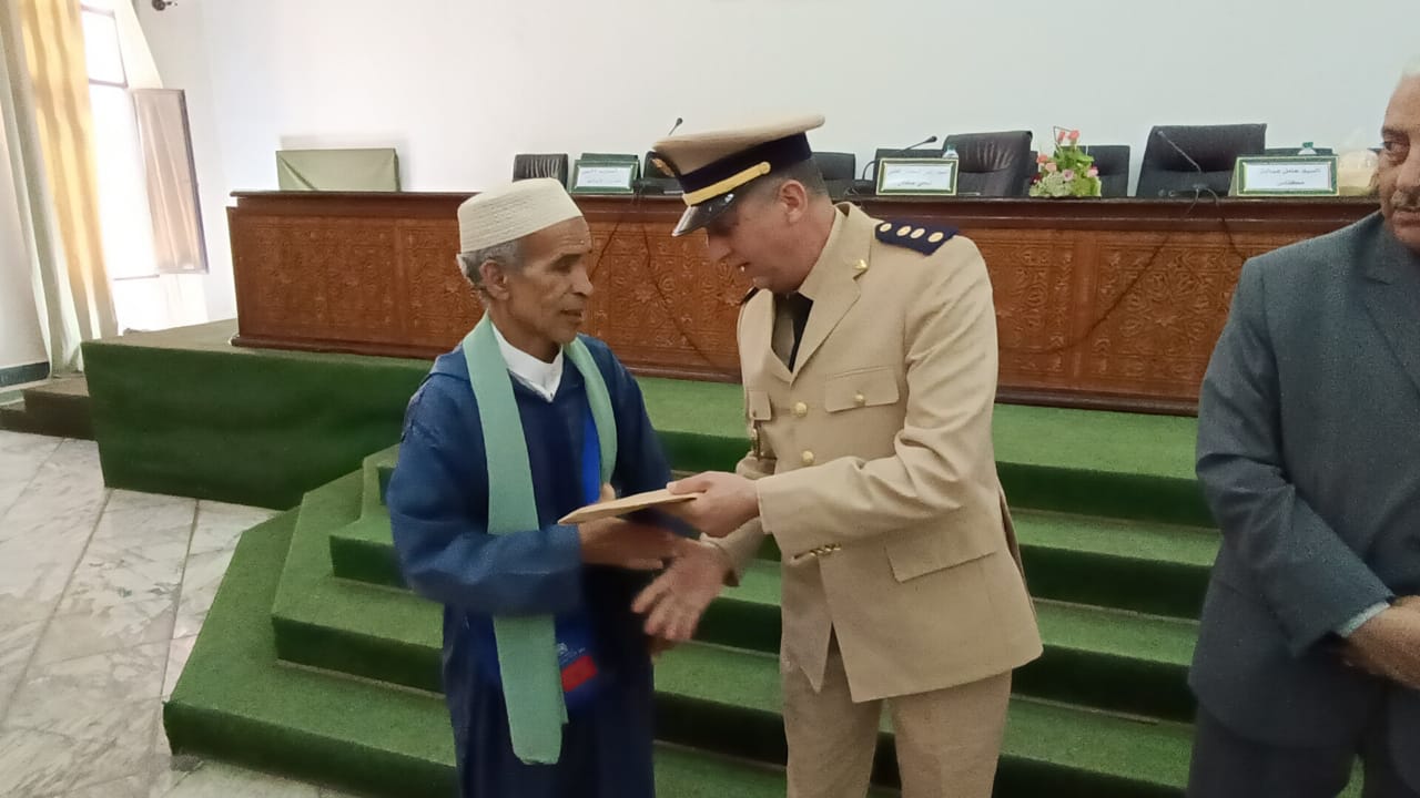 السيد عبدالغني الصبار عامل عمالة مكناس يستقبل الحجاج المتوجهين لاداء مناسك الحج