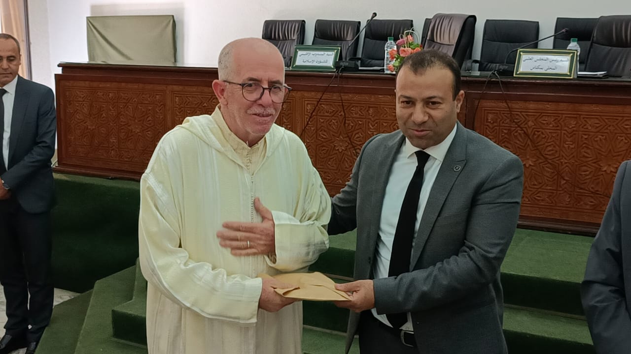 السيد عبدالغني الصبار عامل عمالة مكناس يستقبل الحجاج المتوجهين لاداء مناسك الحج