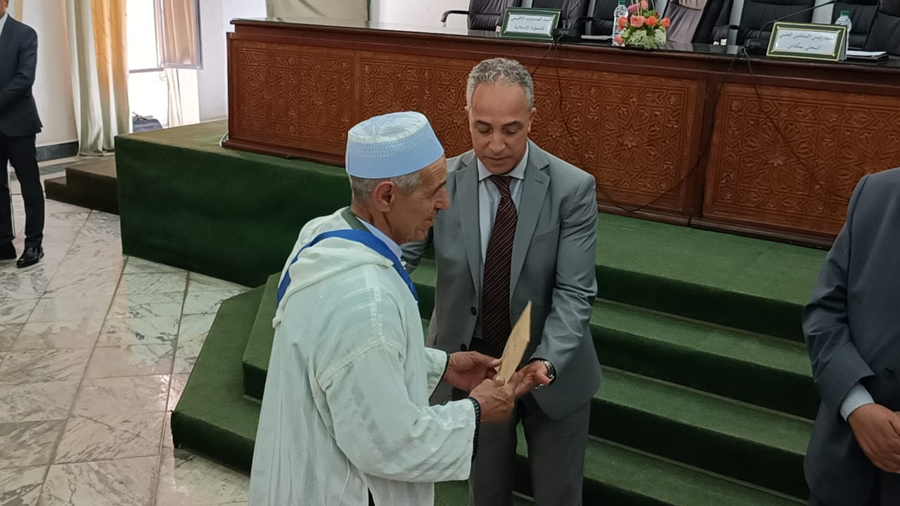 السيد عبدالغني الصبار عامل عمالة مكناس يستقبل الحجاج المتوجهين لاداء مناسك الحج