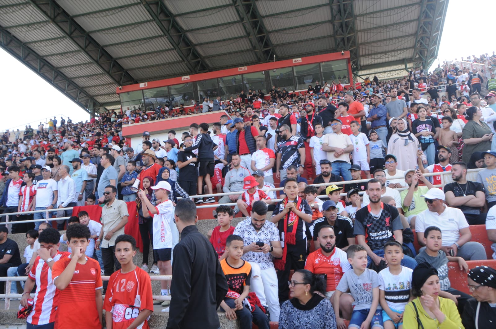 وأخيرا النادي المكناسي إلى قسم الصفوة وأخيرا النادي المكناسي إلى قسم الصفوة