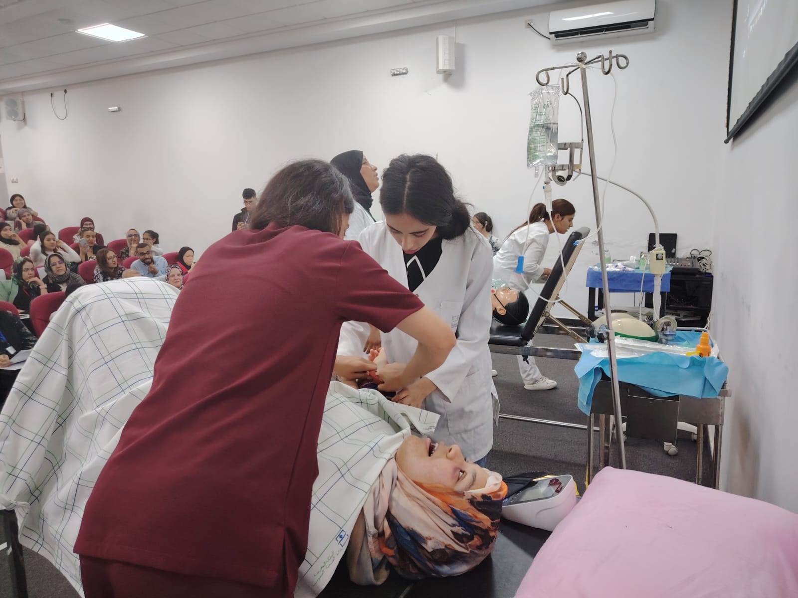 160 من طلبة المعهد العالي للمهن التمريضية وتقنيات الصحة بمكناس، يتنافسون في مسابقة الدورة الثانية للمحاكات 160 من طلبة المعهد العالي للمهن التمريضية وتقنيات الصحة بمكناس، يتنافسون في مسابقة الدورة الثانية للمحاكات