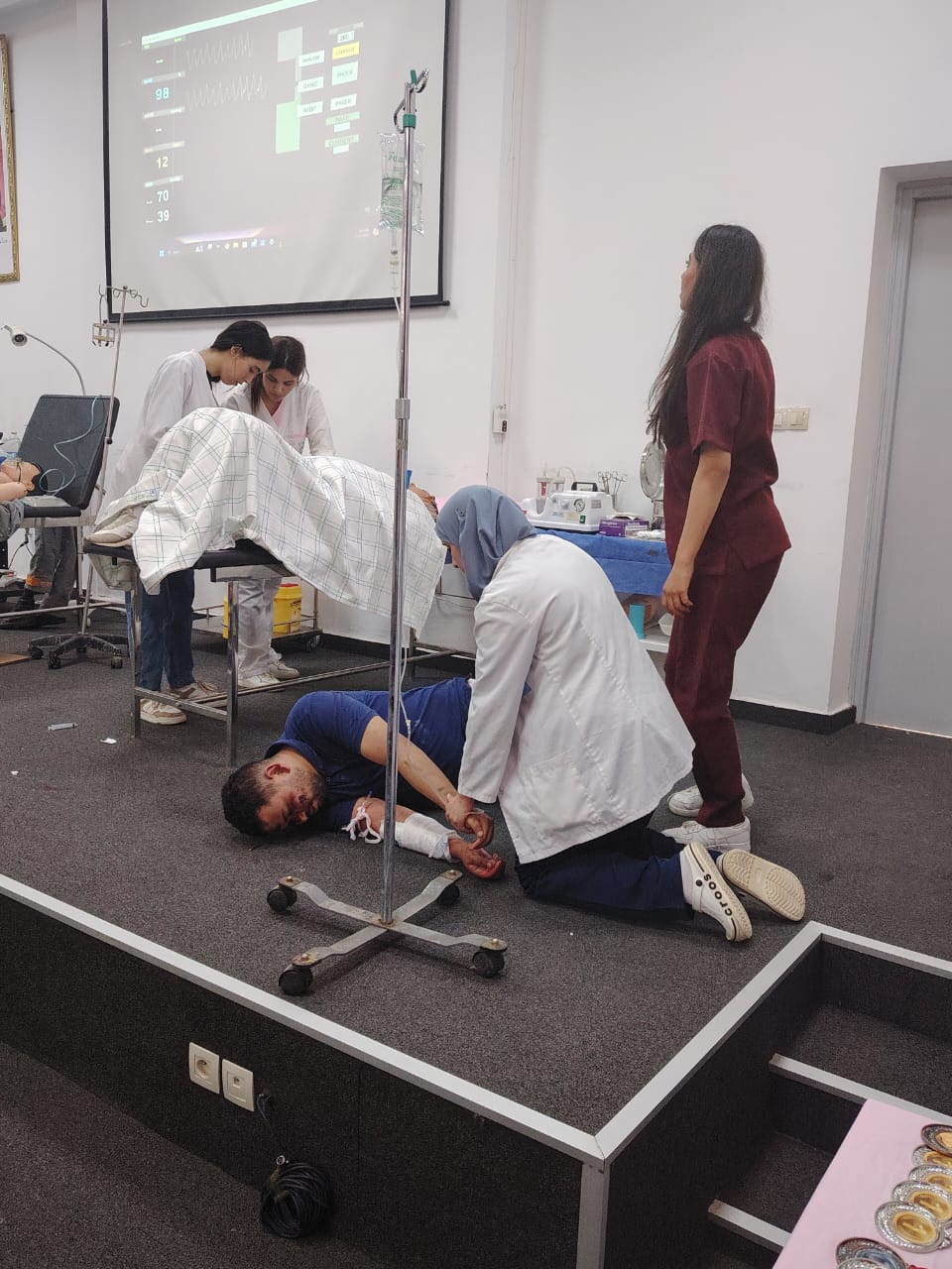 160 من طلبة المعهد العالي للمهن التمريضية وتقنيات الصحة بمكناس، يتنافسون في مسابقة الدورة الثانية للمحاكات 160 من طلبة المعهد العالي للمهن التمريضية وتقنيات الصحة بمكناس، يتنافسون في مسابقة الدورة الثانية للمحاكات