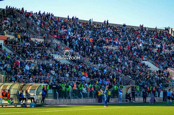 هل المدينة في حاجة لعقد دورة استثنائية لمجلس جماعة مكناس بنقطة فريدة: إصلاحات الملعب الشرفي والمسابح العمومية؟