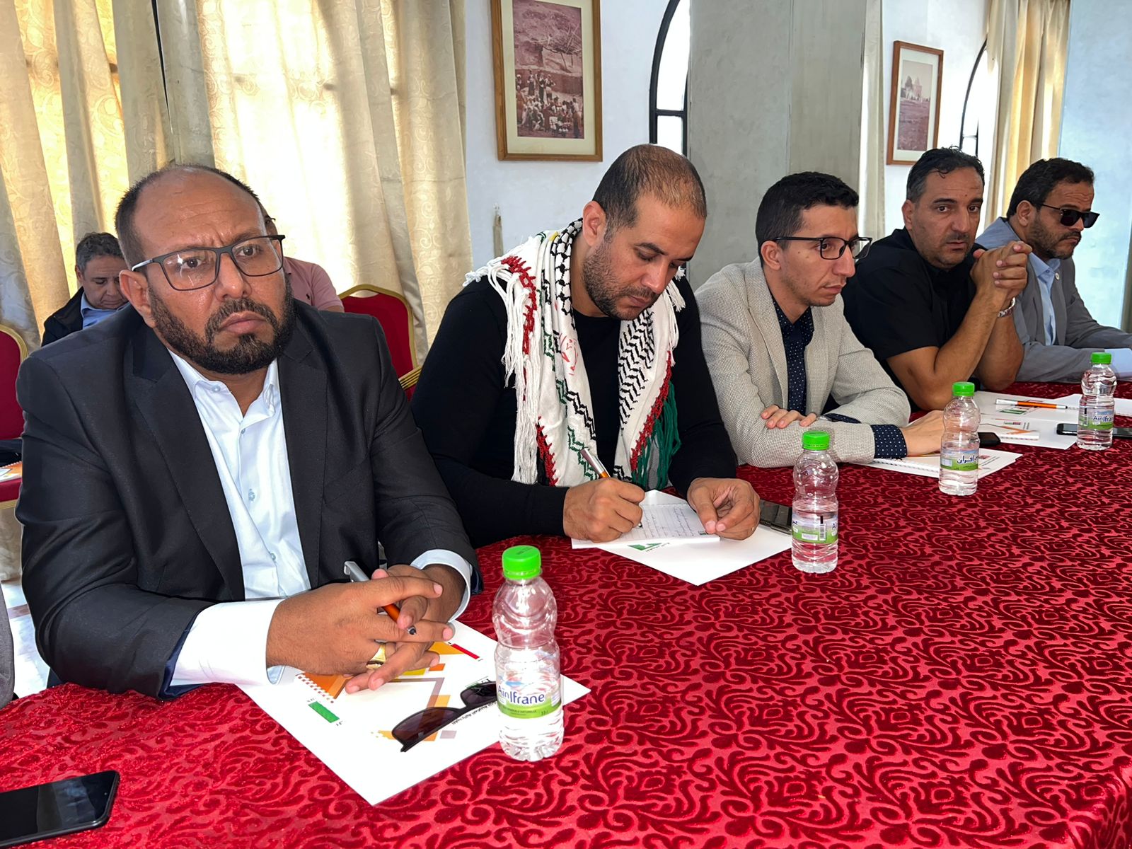 انتخاب سيدي اسباعي مدير نشر جريدة الصحراء ديسك رئيسا لفرع الفيدرالية المغربية لناشري الصحف بجهة العيون الساقية الحمراء بالإجماع انتخاب سيدي اسباعي مدير نشر جريدة الصحراء ديسك رئيسا لفرع الفيدرالية المغربية لناشري الصحف بجهة العيون الساقية الحمراء بالإجماع